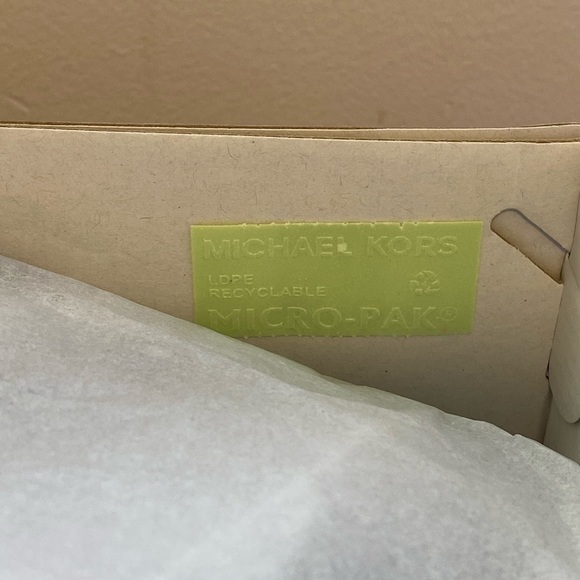 SOLD! BRAND NEW MICHAEL KORS Boots 7.5 US Water and stain repellent DONE - Picture 6 of 11